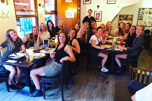 Enjoy Italian food with a group in Amsterdam
